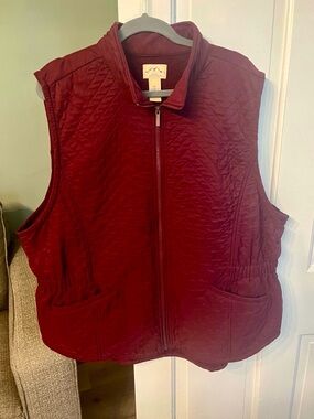 Blue Mountain Women’s 2X Quilted Vest in Deep Burgundy